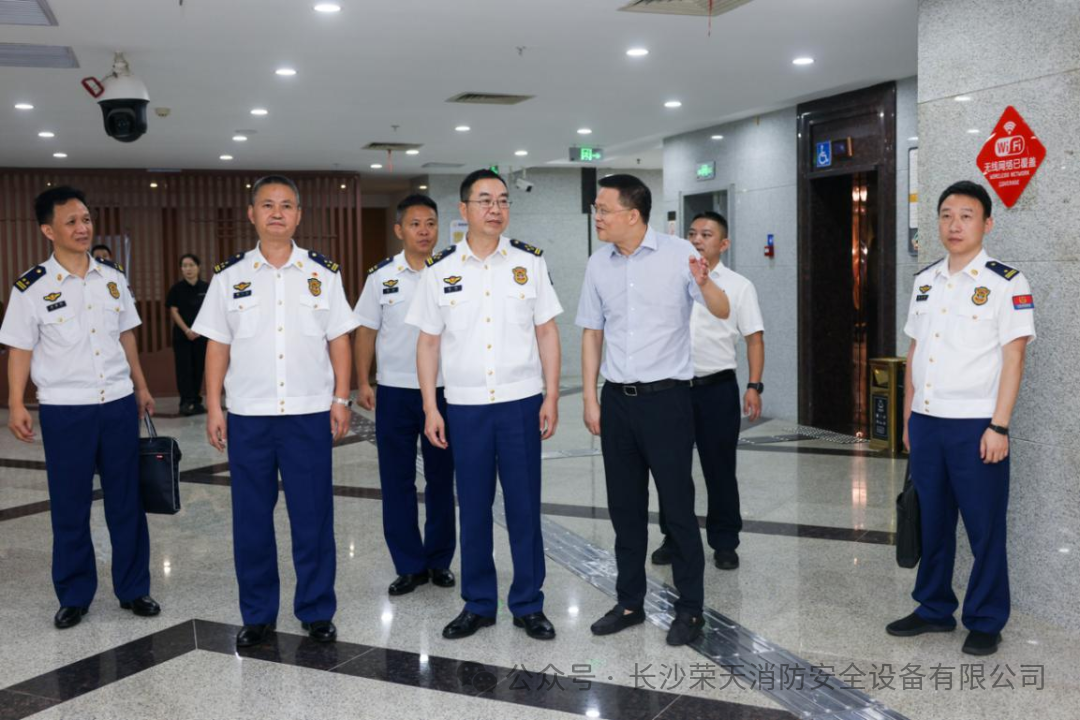 消防总队领导到我司负责的维保项目进行“湘超”联赛消防工作检查